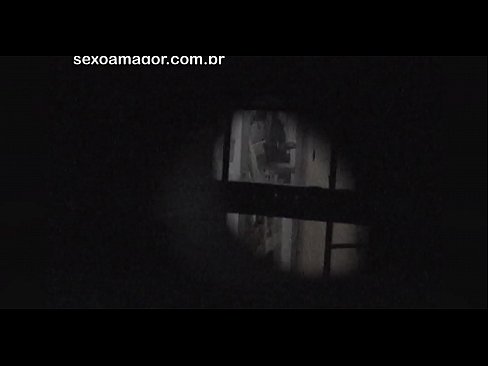 ❤️ Blondinko na skrivaj snema voajer iz soseske, skrit za votlimi opekami ❤ Porn video pri nas ❌❤