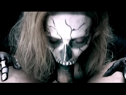 ❤️ Demonsko dekle sesa kurca s svojimi črnimi usti in pogoltne spermo. ❤ Porn video pri nas ❌❤
